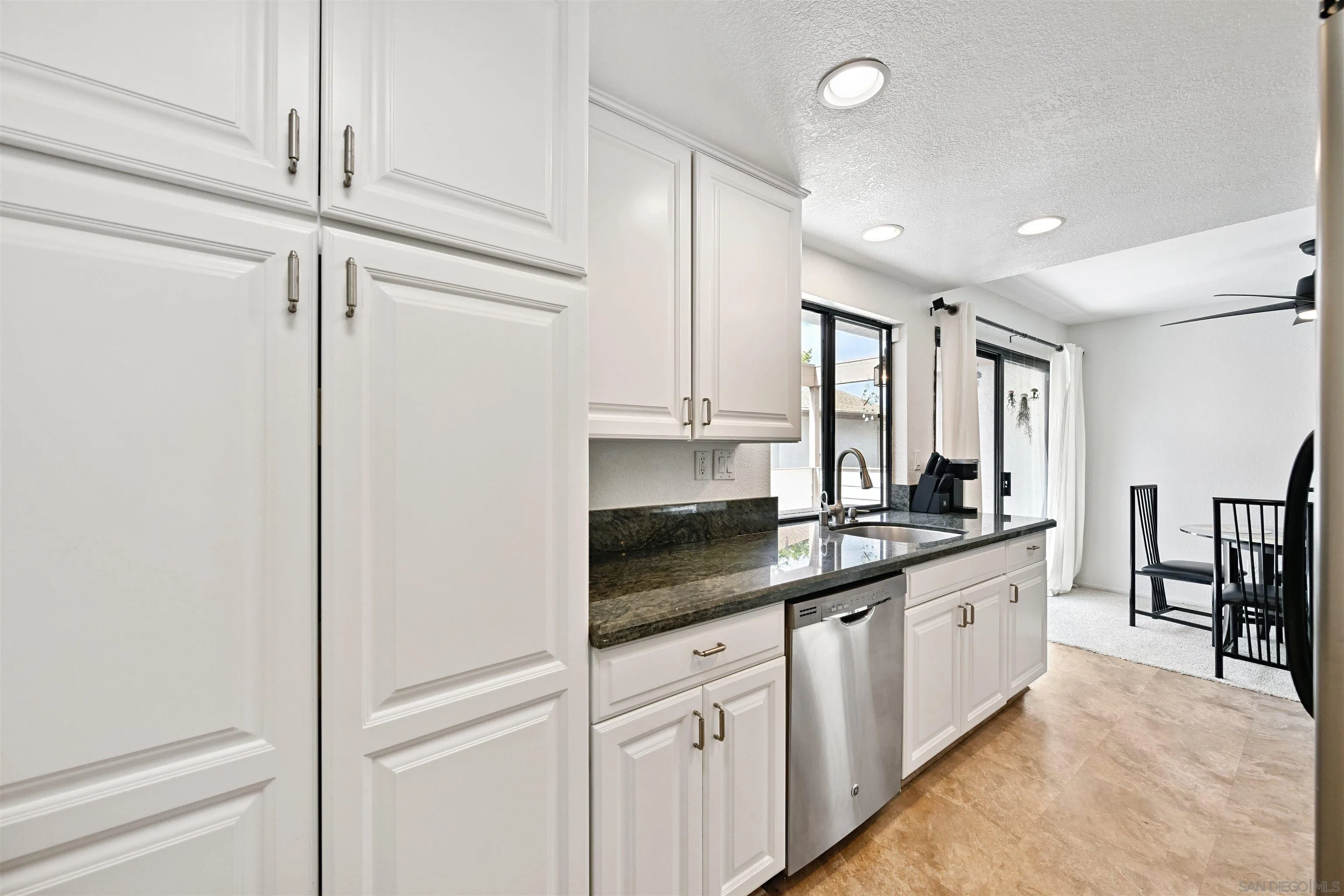 4575 Chateau Dr, San Diego