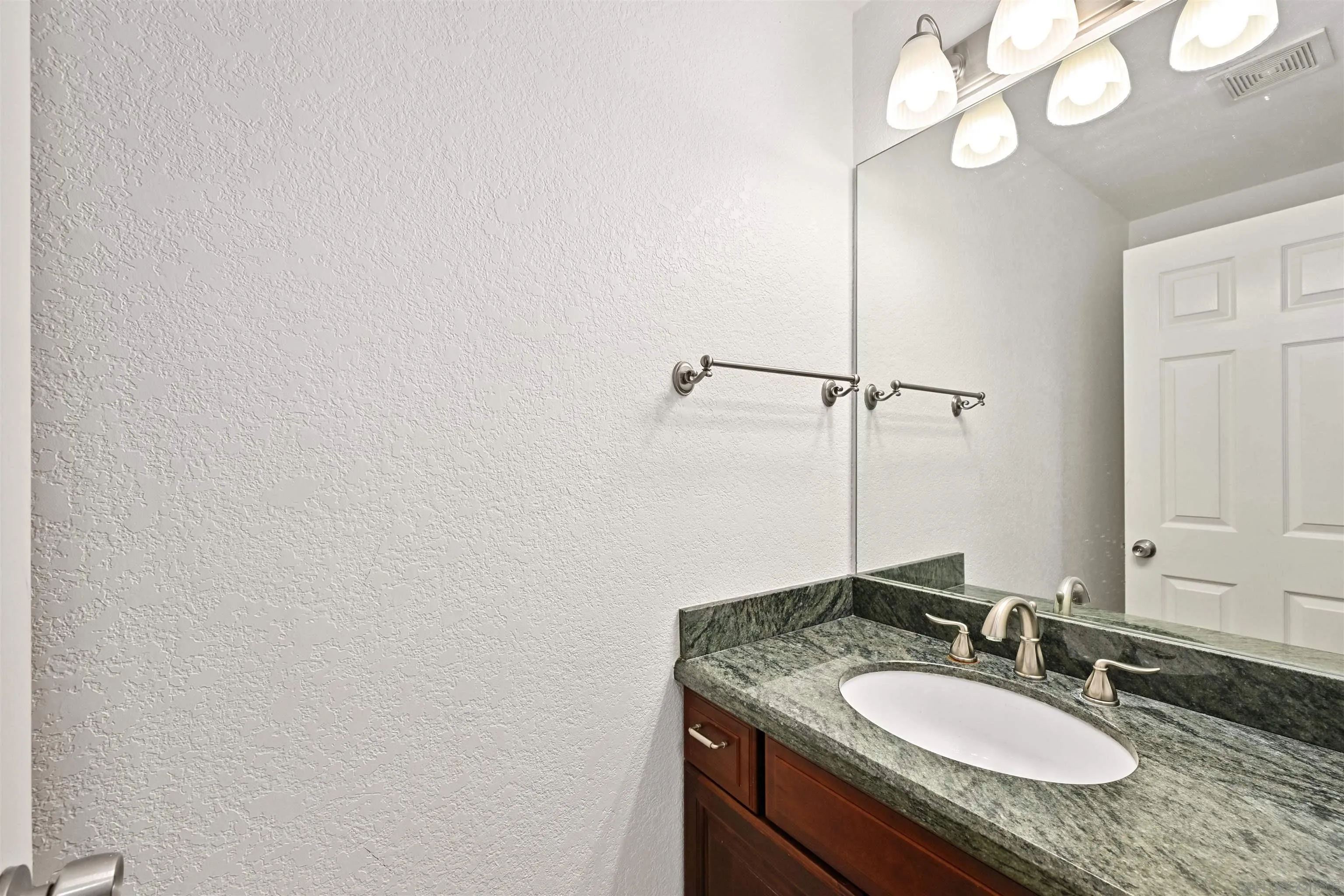 4575 Chateau Dr, San Diego