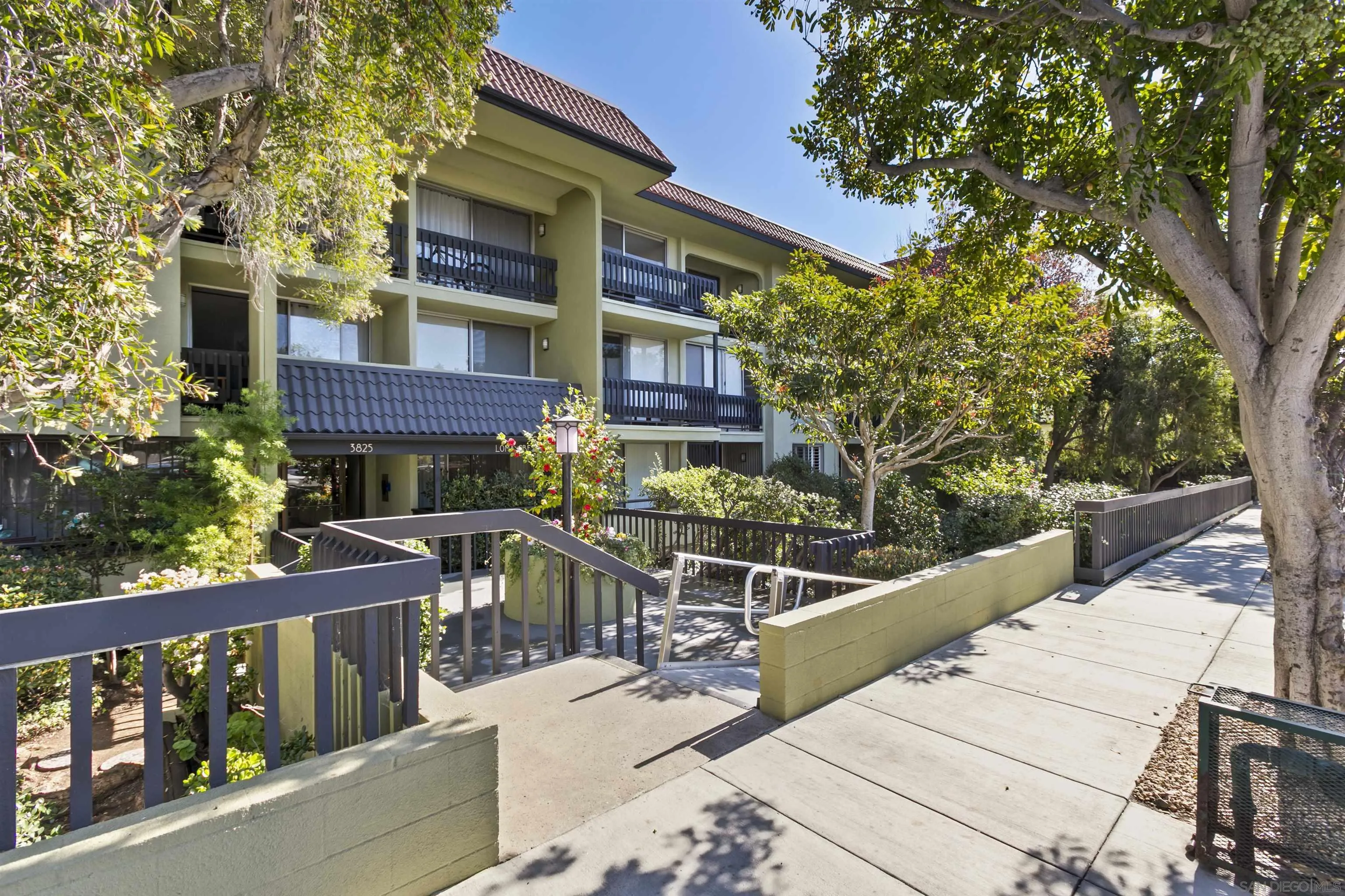 3825 Centre Street Unit 19