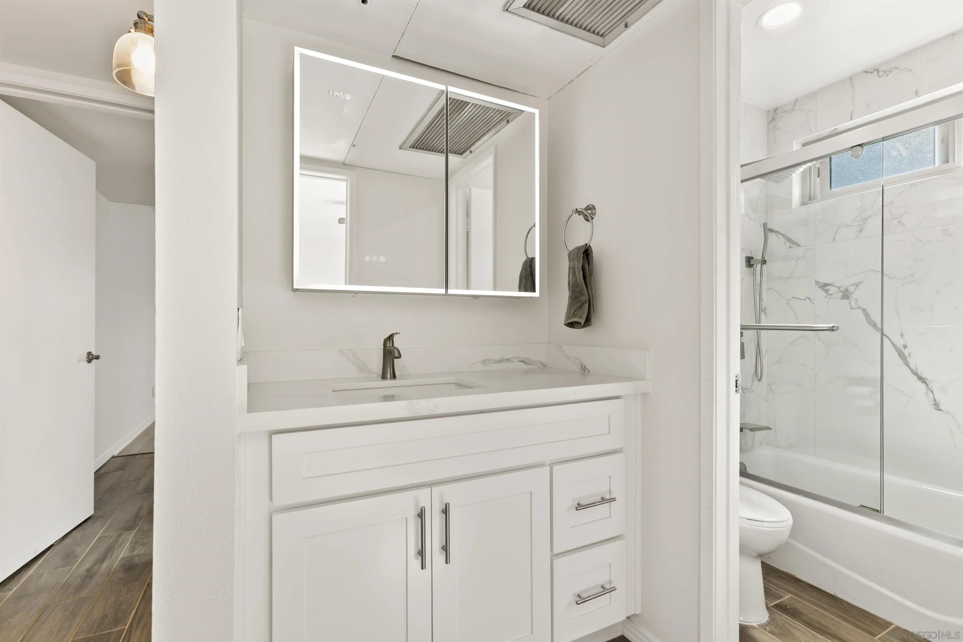 3825 Centre Street Unit 19