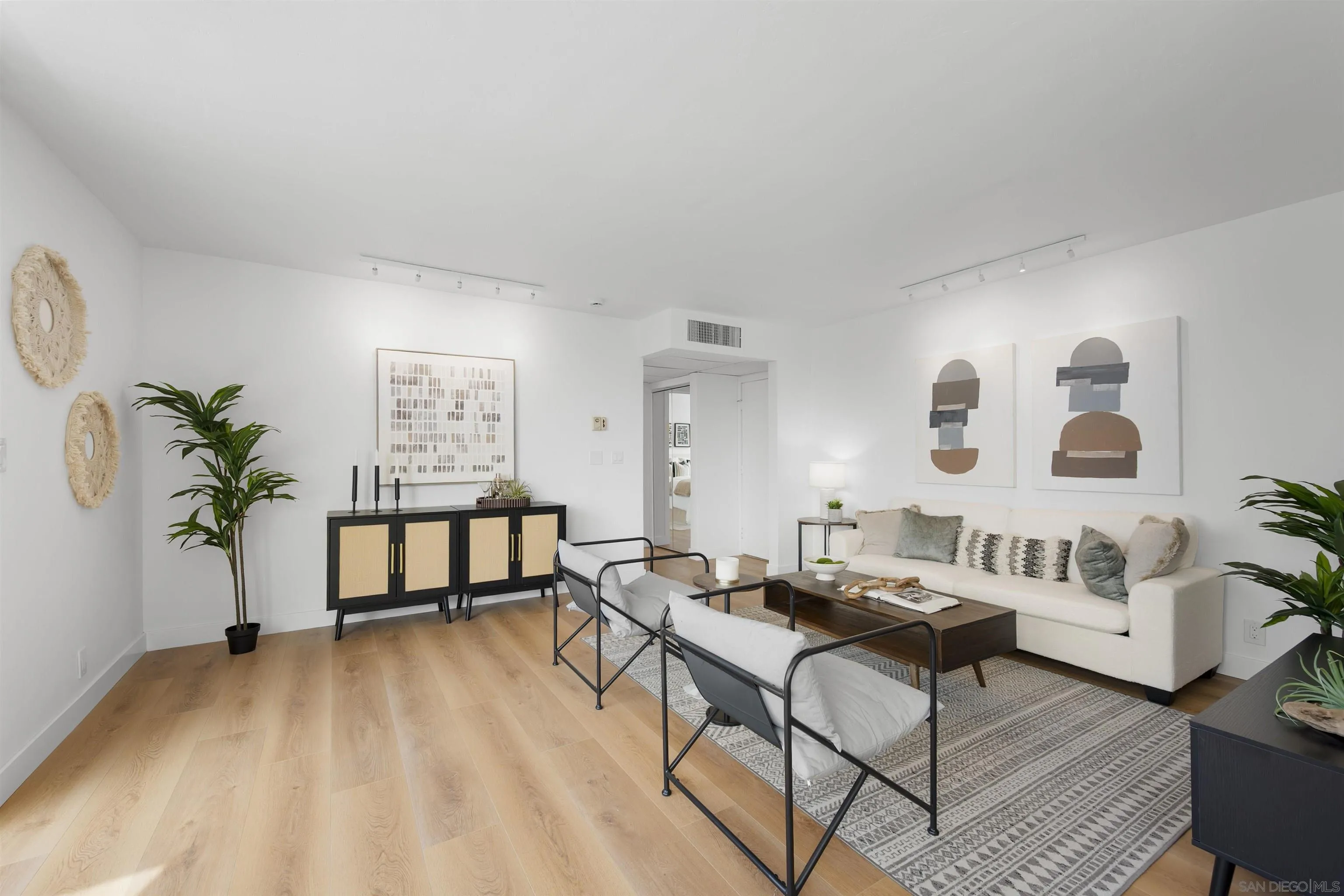 1907 Robinson Ave Unit 309