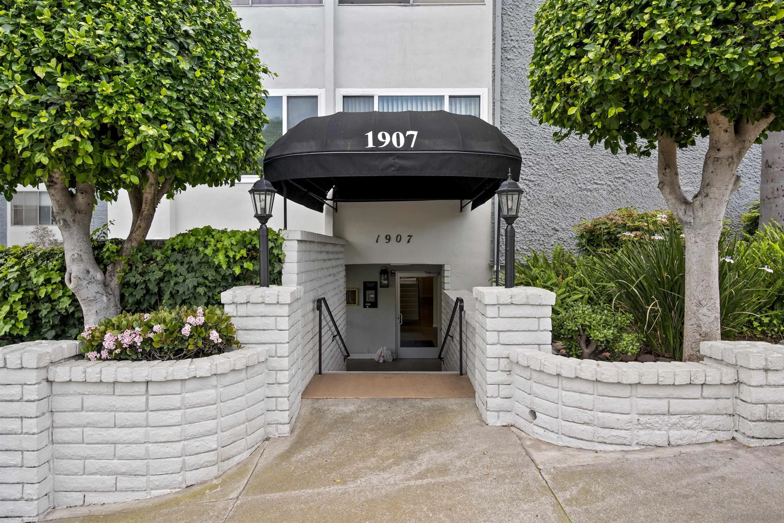 1907 Robinson Ave Unit 309