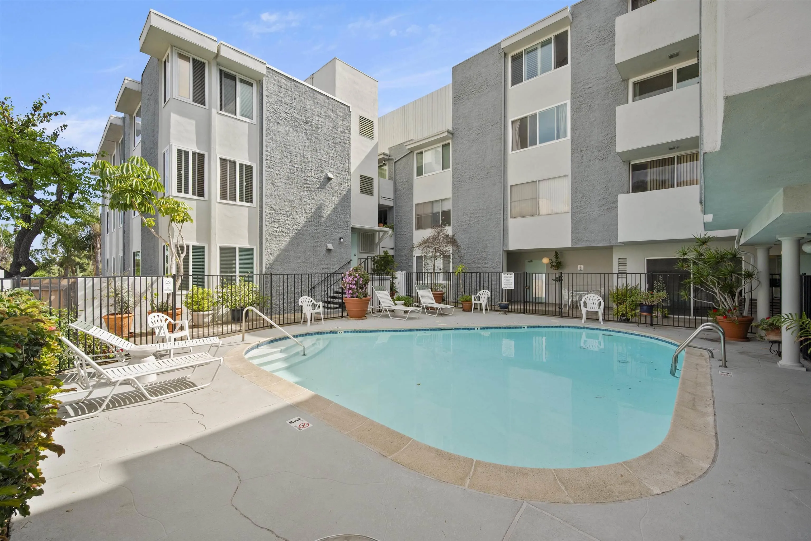 1907 Robinson Ave Unit 309