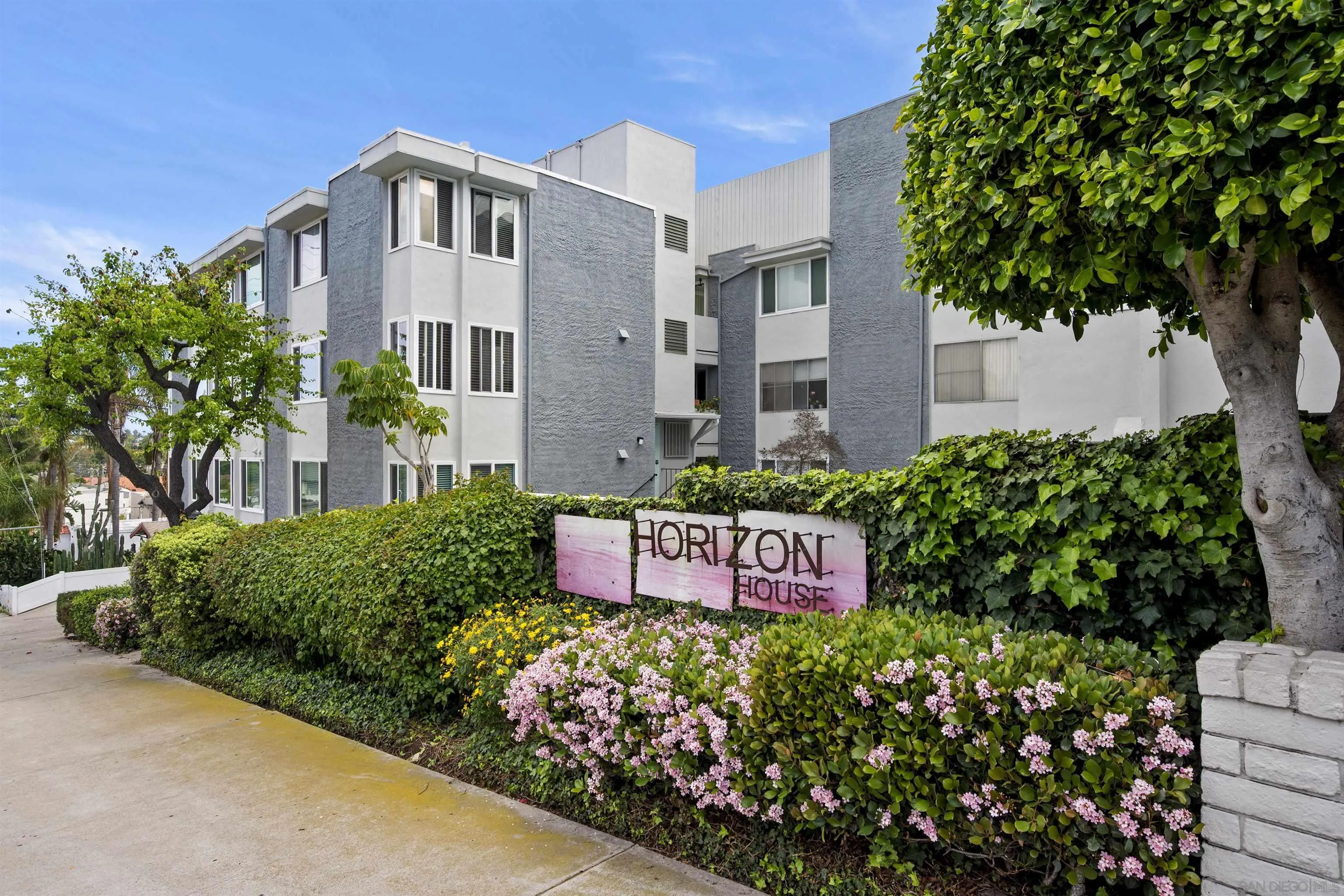 1907 Robinson Ave Unit 309