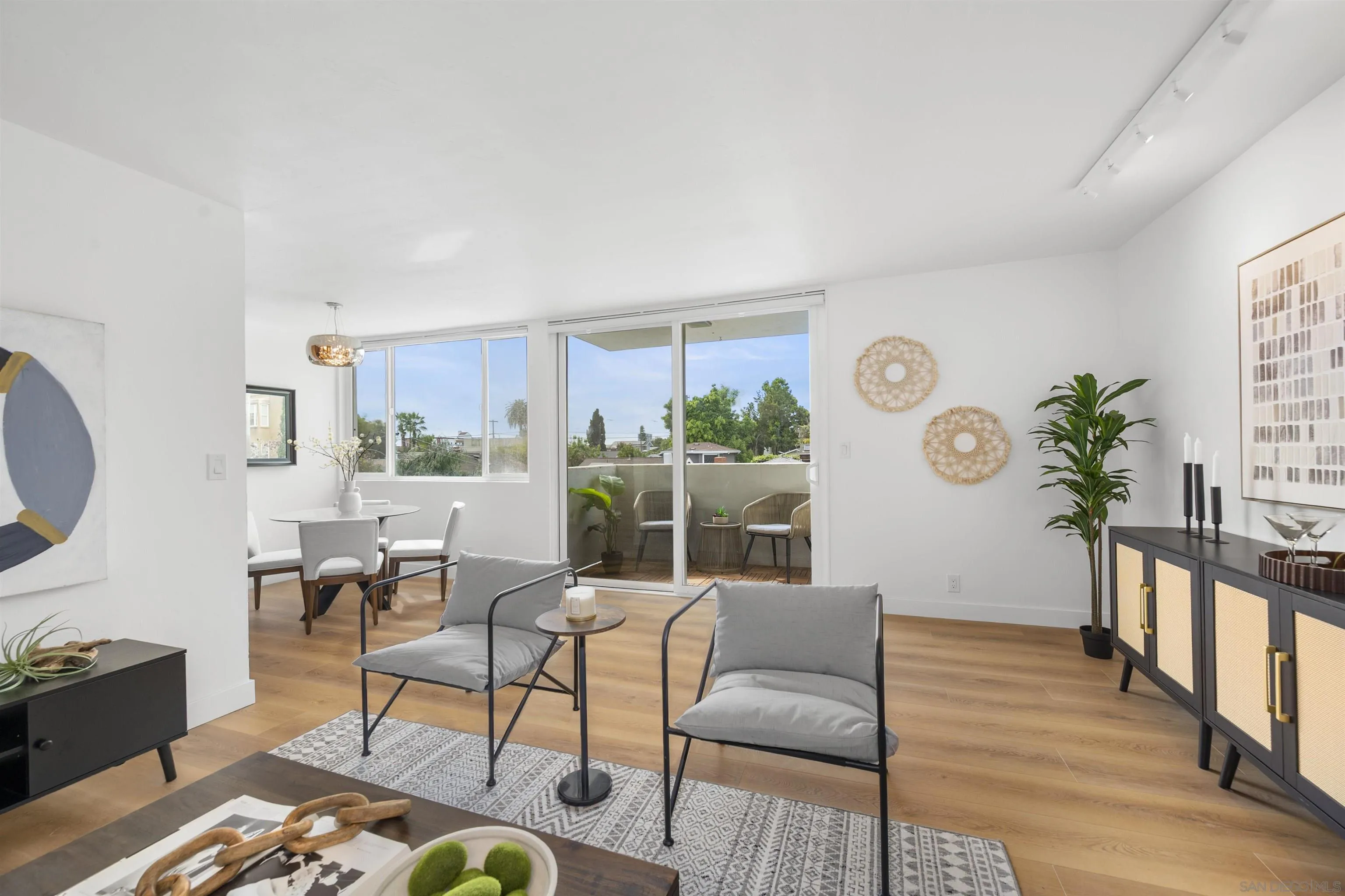 1907 Robinson Ave Unit 309
