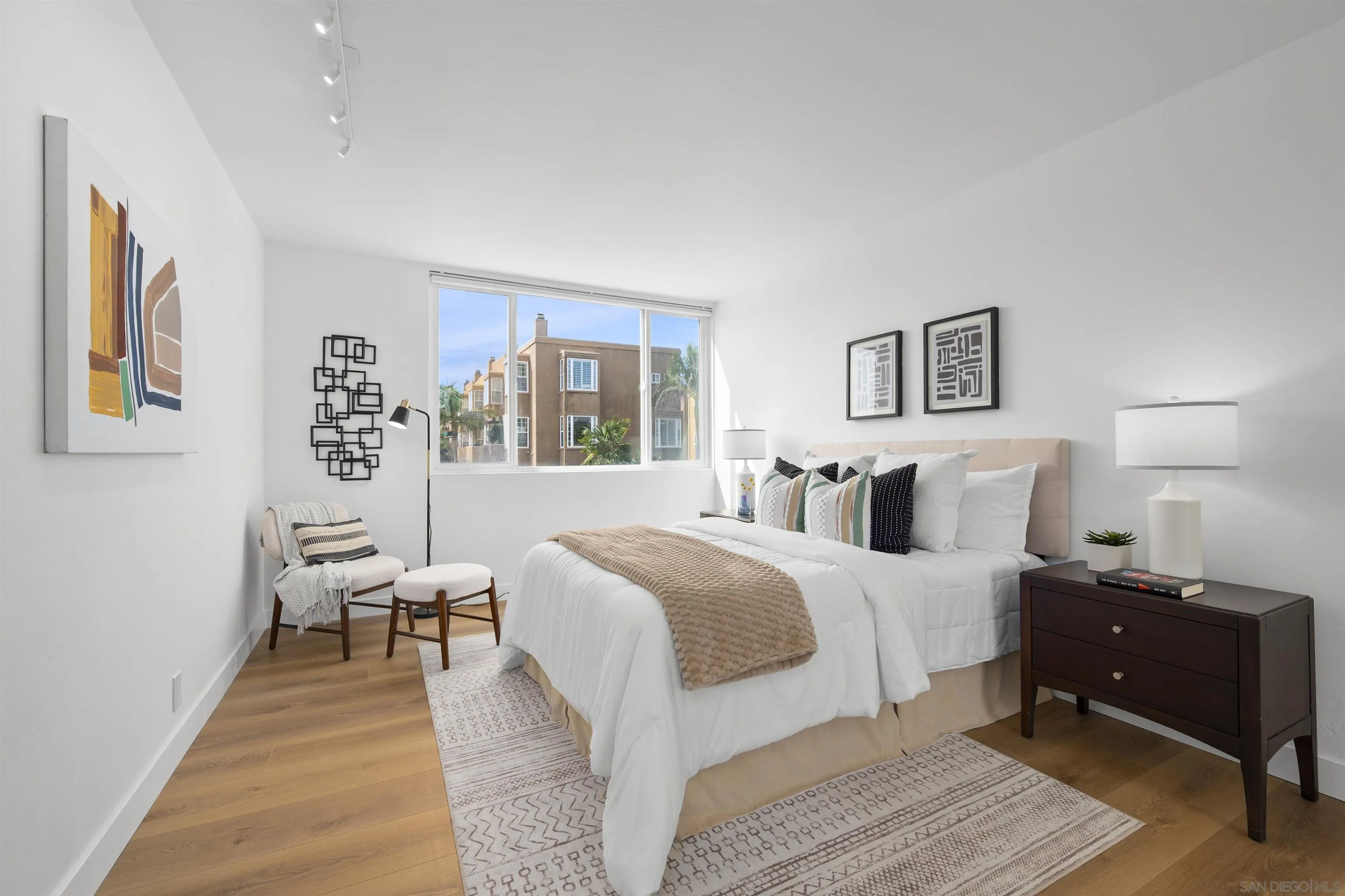 1907 Robinson Ave Unit 309