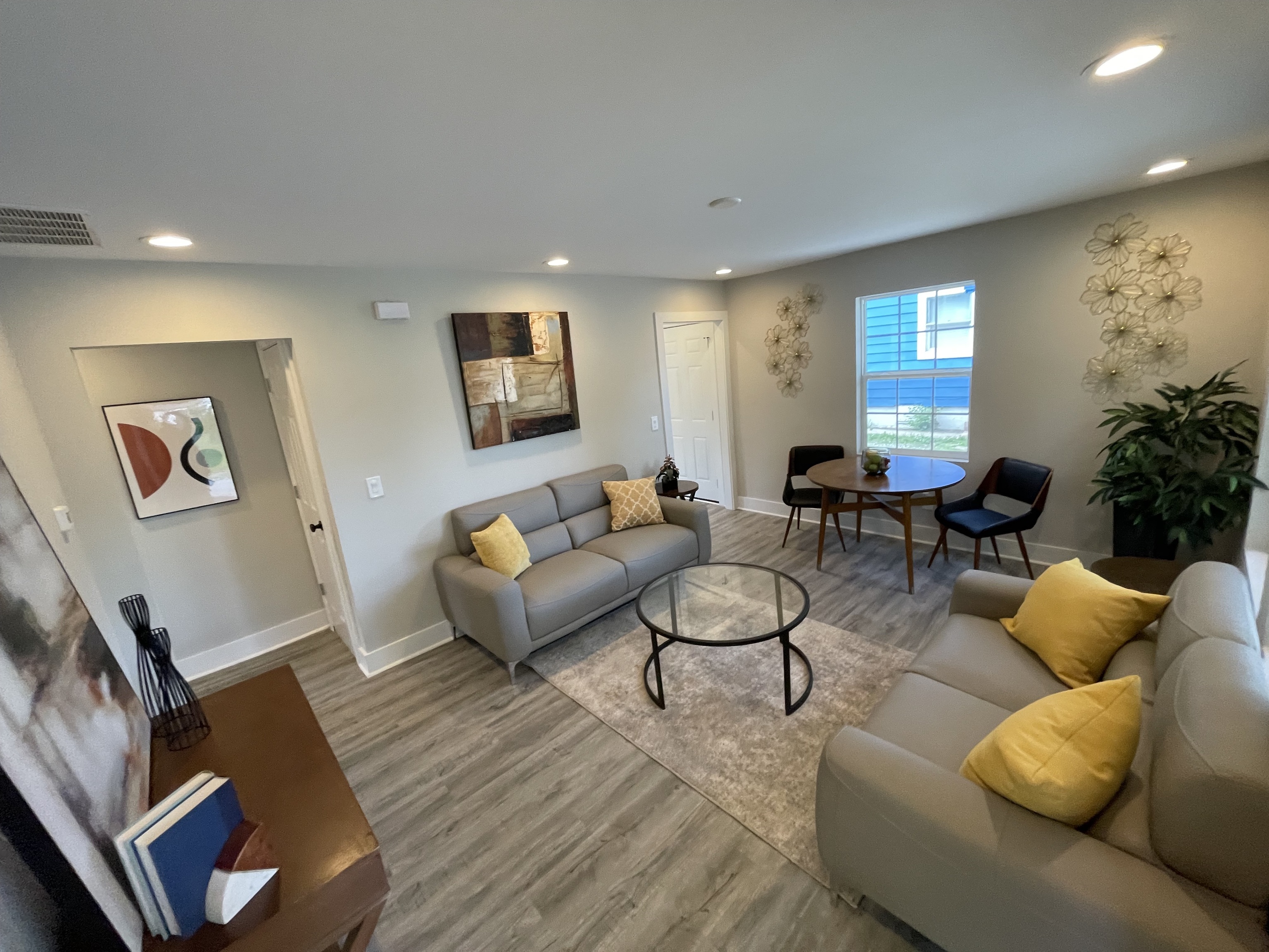 3328 N Drexel Avenue
