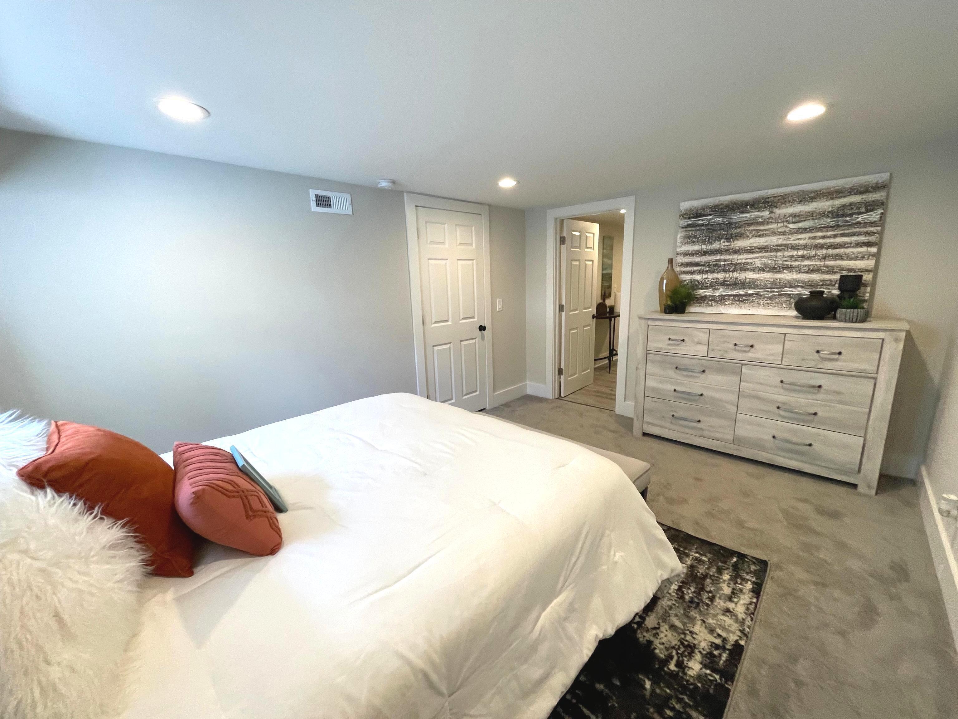 3328 N Drexel Avenue