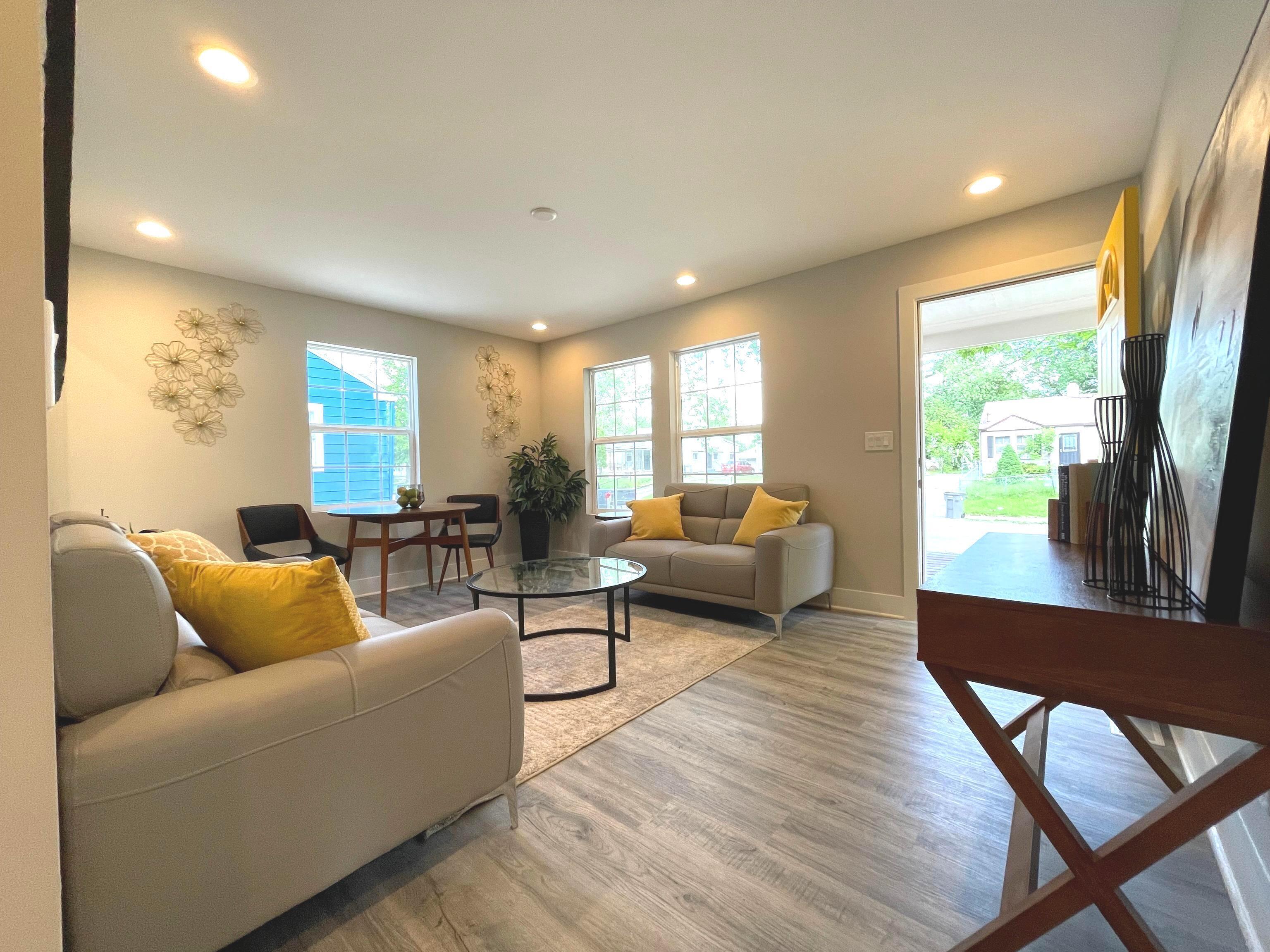 3328 N Drexel Avenue