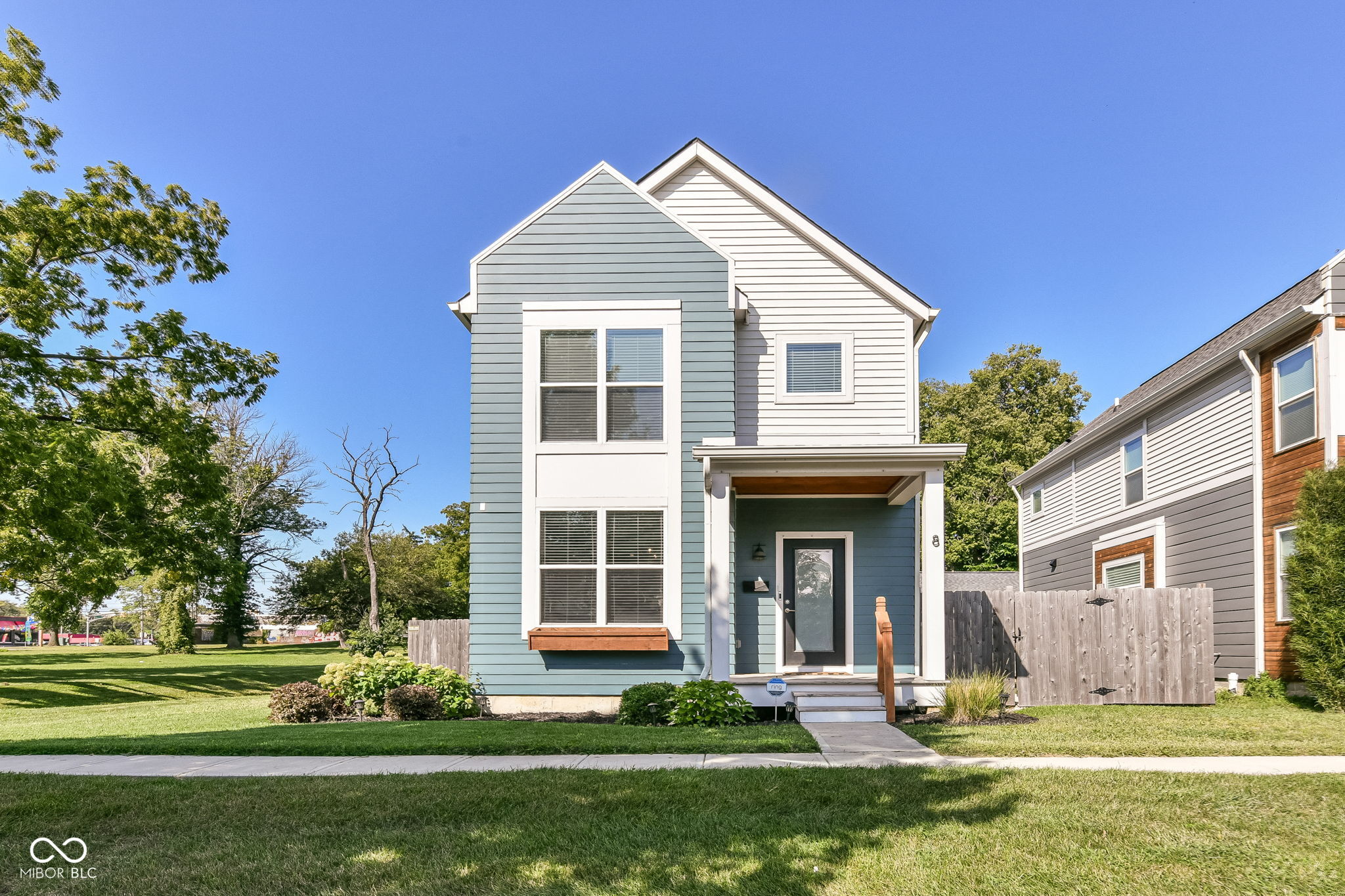 8 Central Greens Boulevard