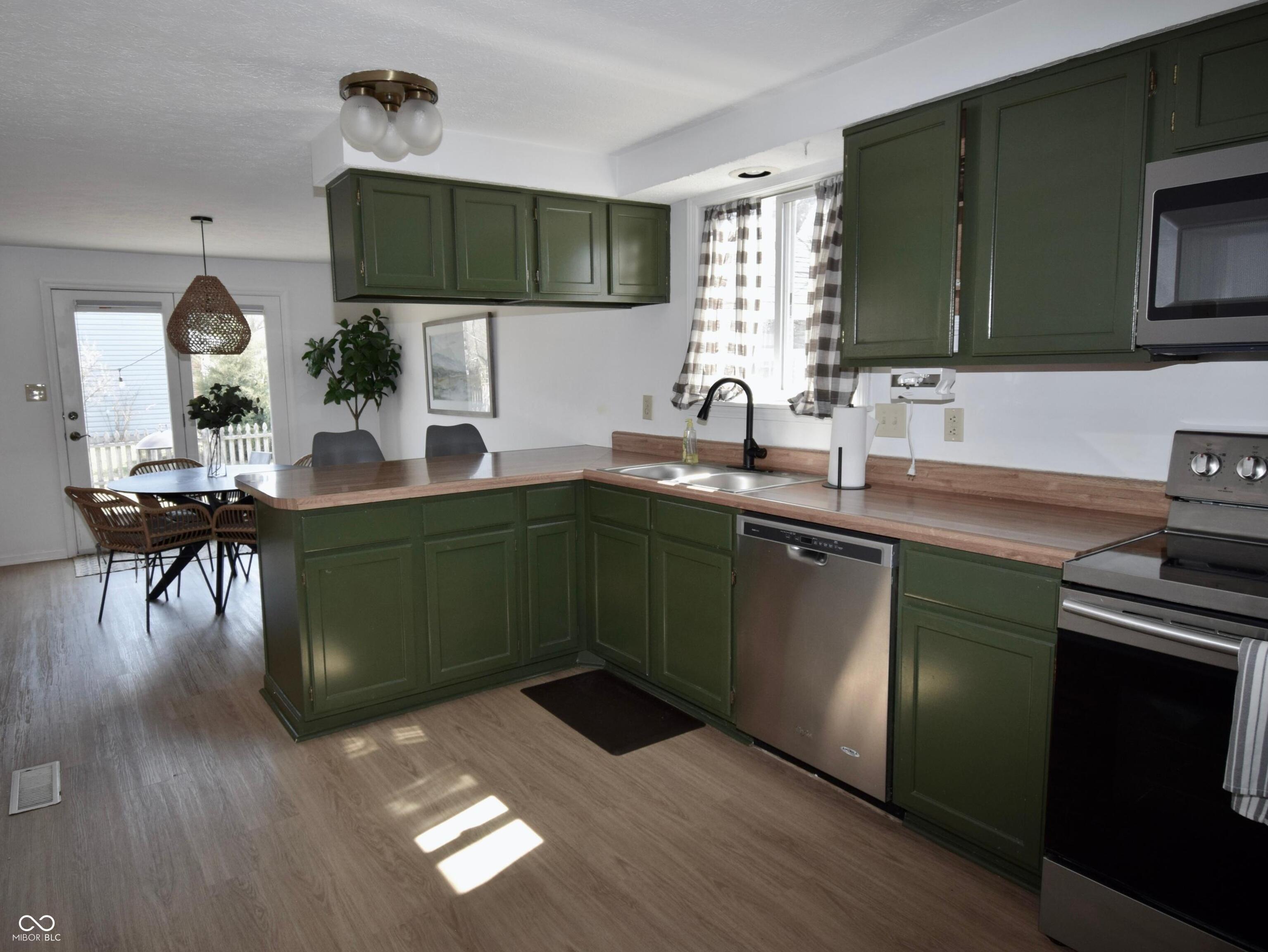 8417 Castle Ridge Lane