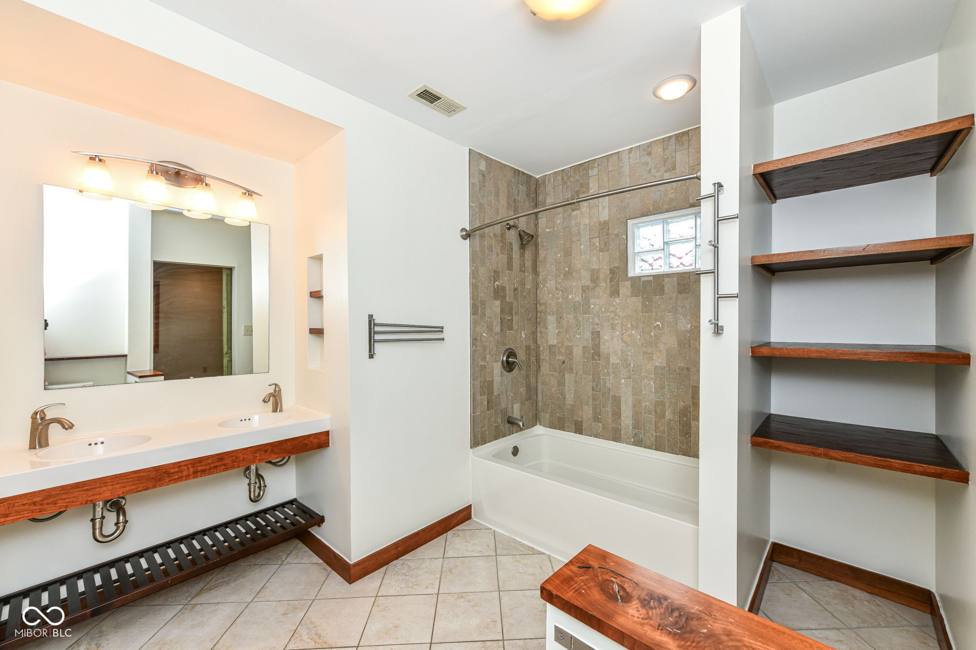 1102 E 49th Street