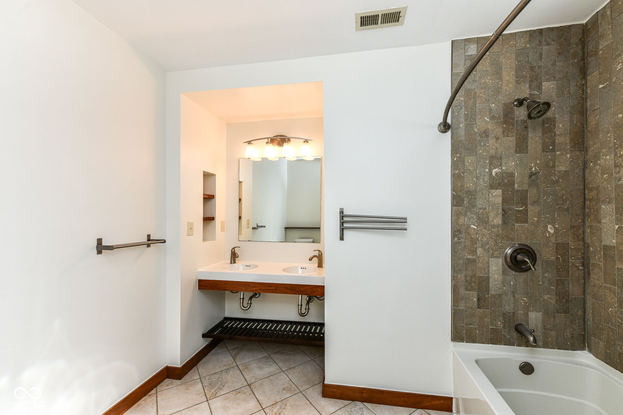 1102 E 49th Street