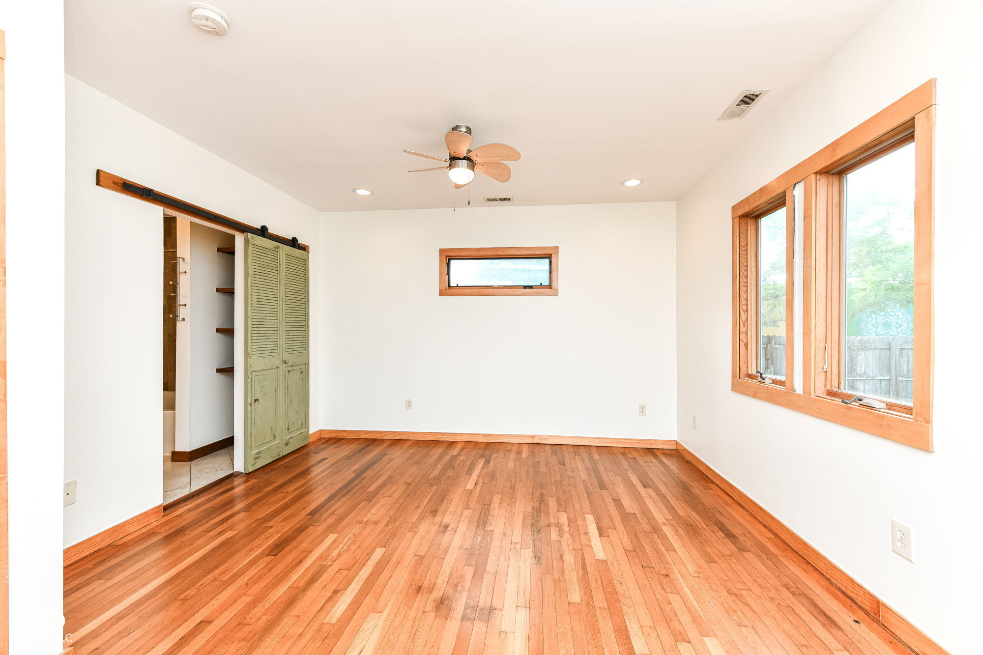 1102 E 49th Street