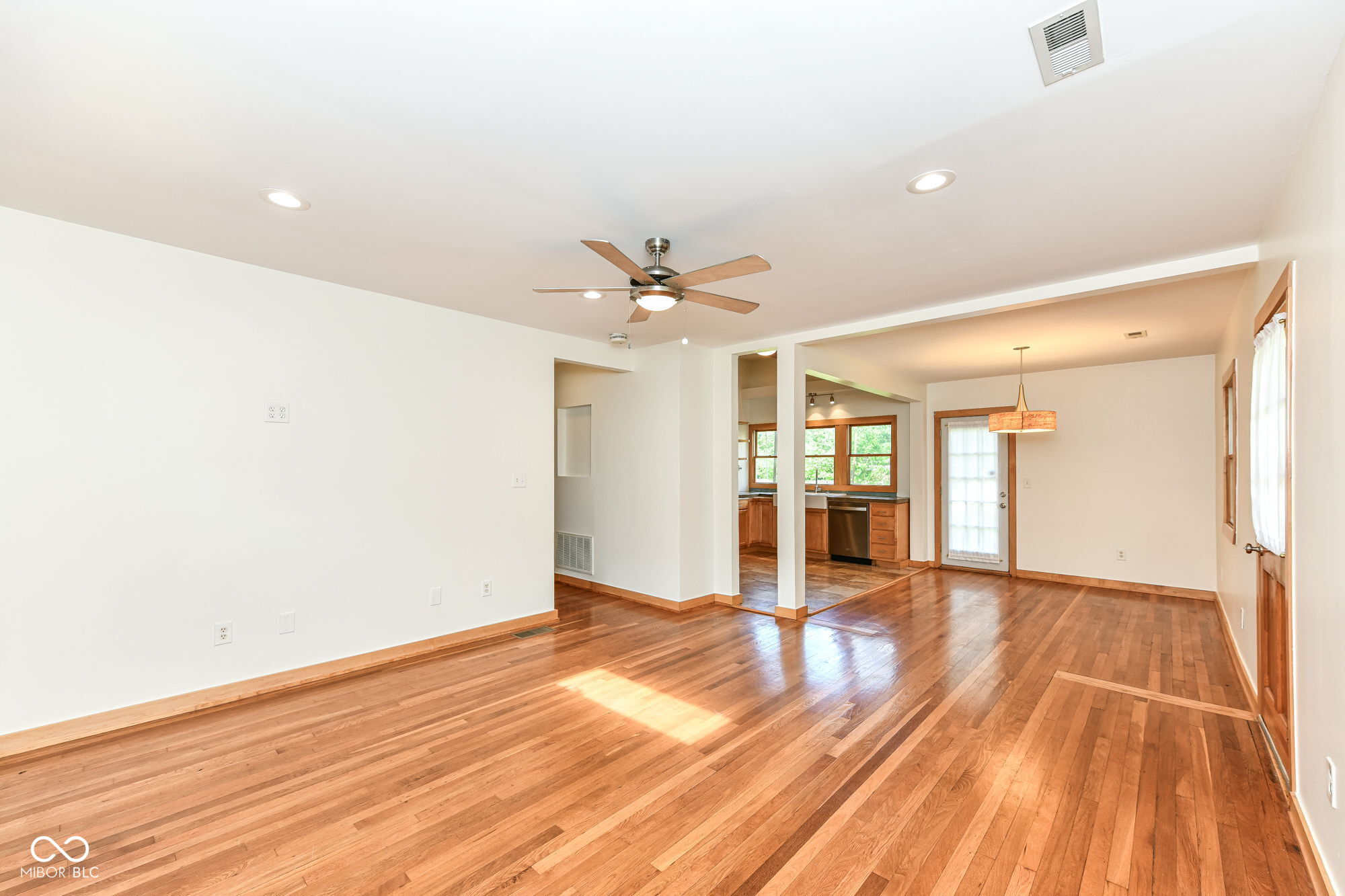 1102 E 49th Street