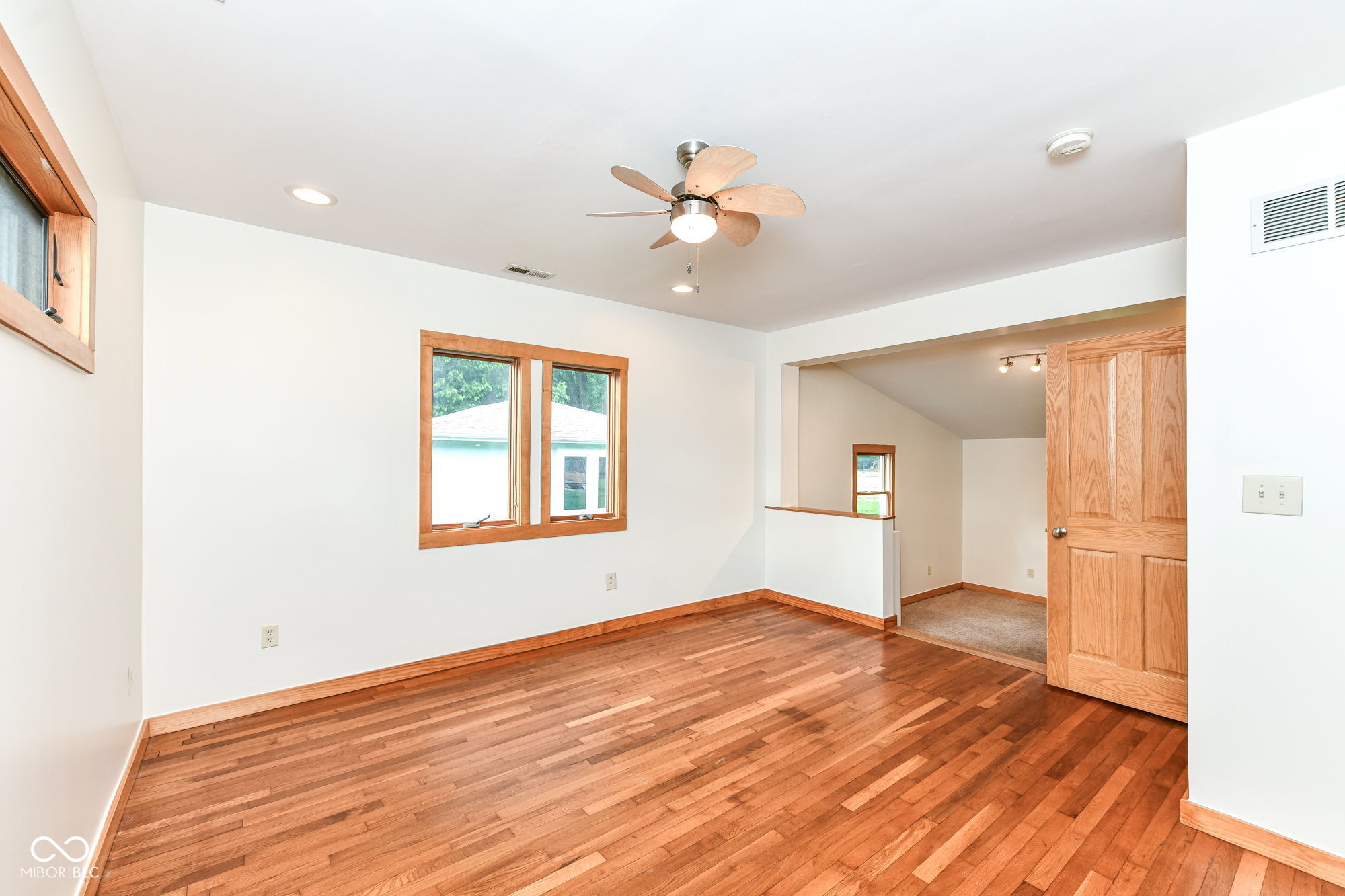1102 E 49th Street