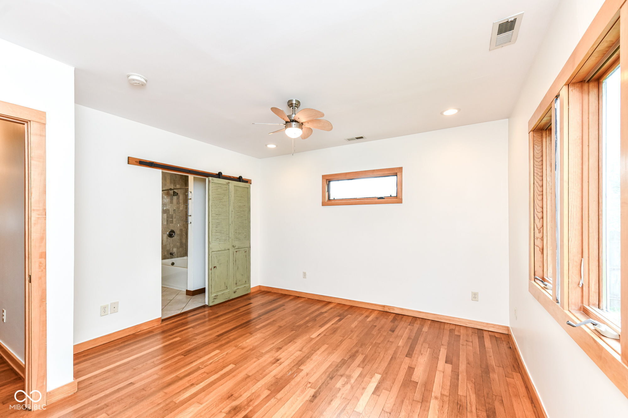 1102 E 49th Street