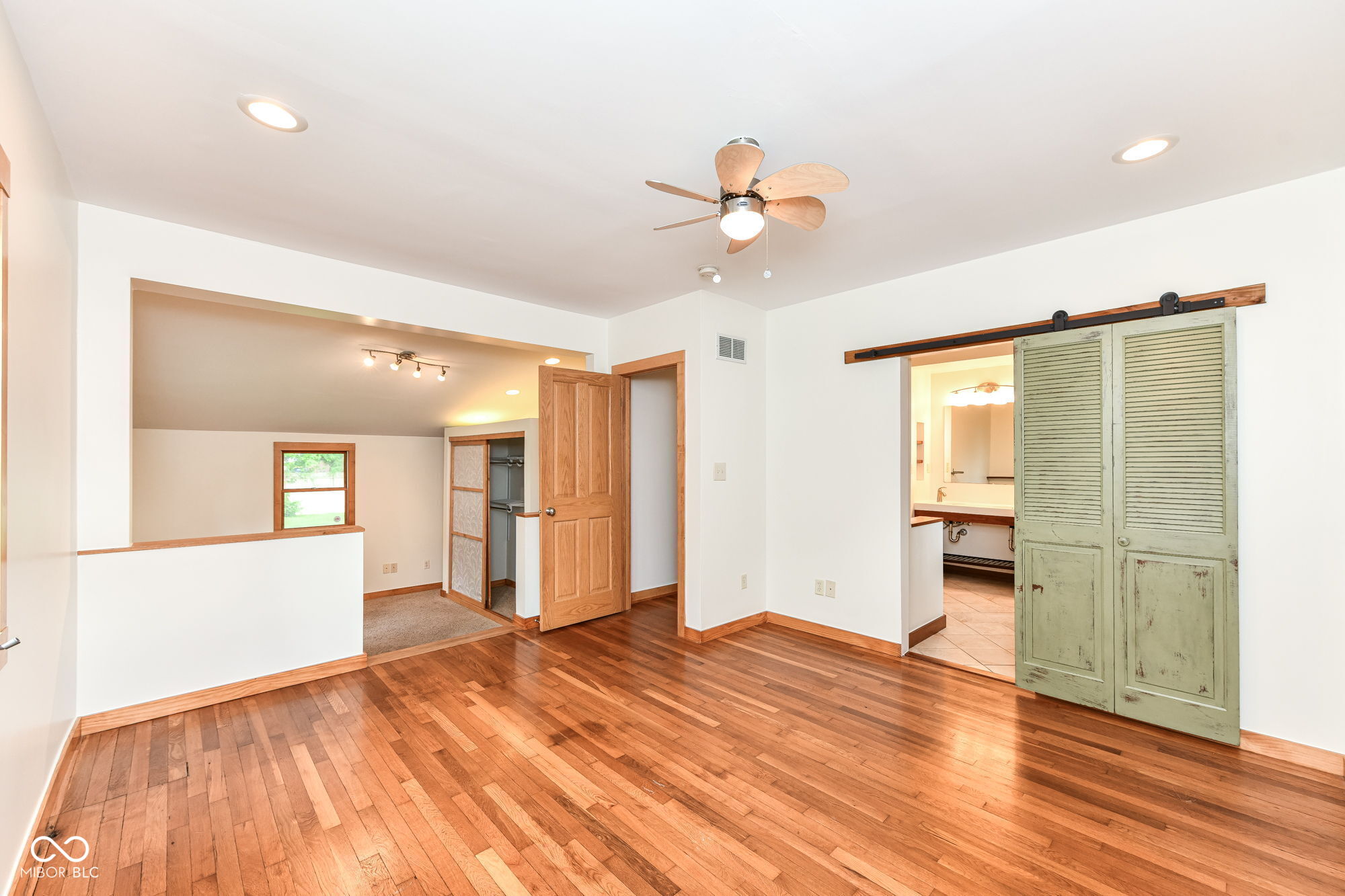 1102 E 49th Street
