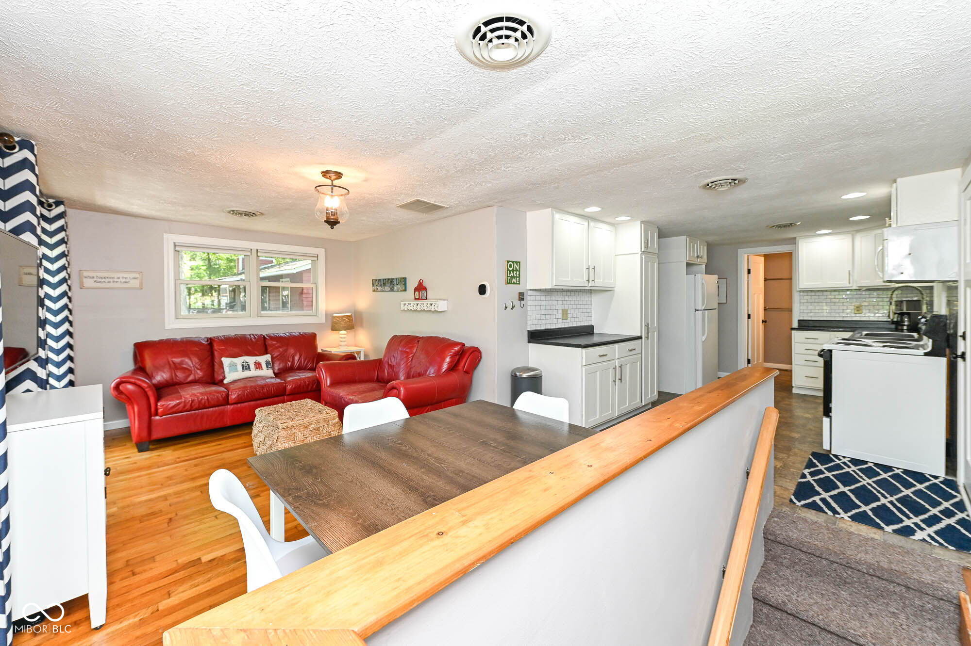 8049 Catalpa Drive