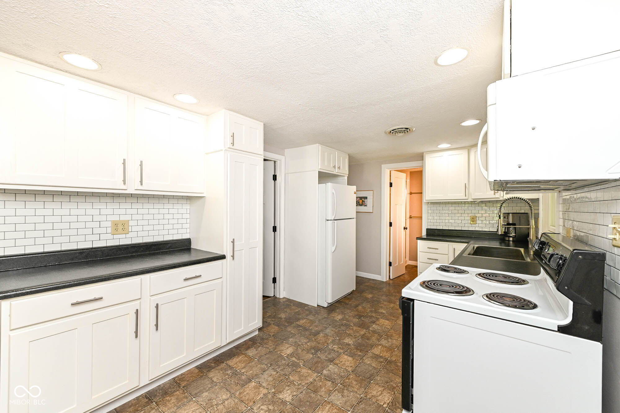 8049 Catalpa Drive