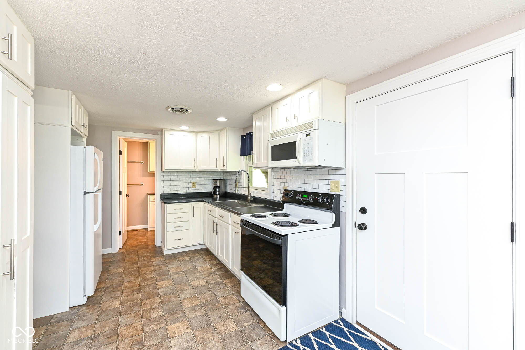 8049 Catalpa Drive
