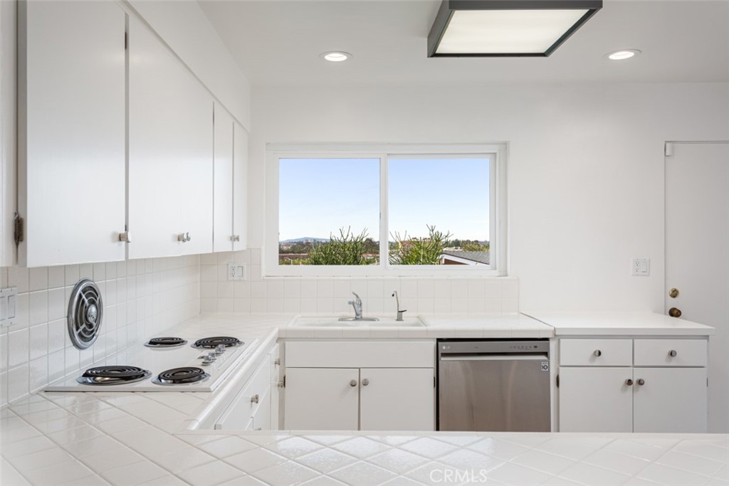 1007 White Sails Way