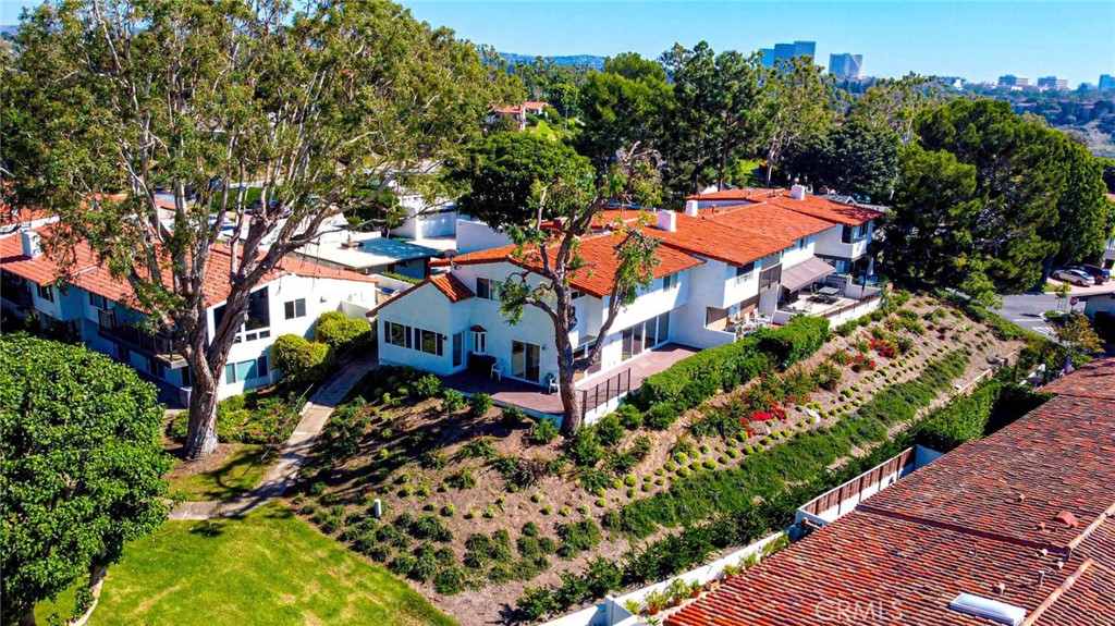 306 Avenida Cumbre