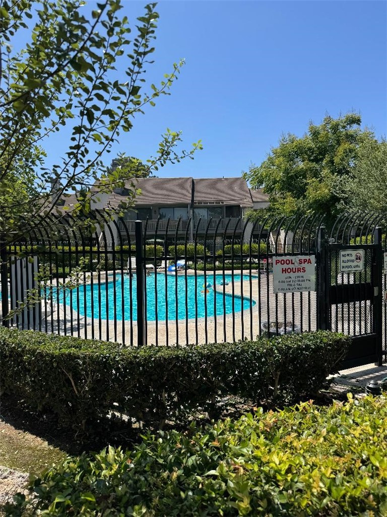 10550 Lakeside Drive N A