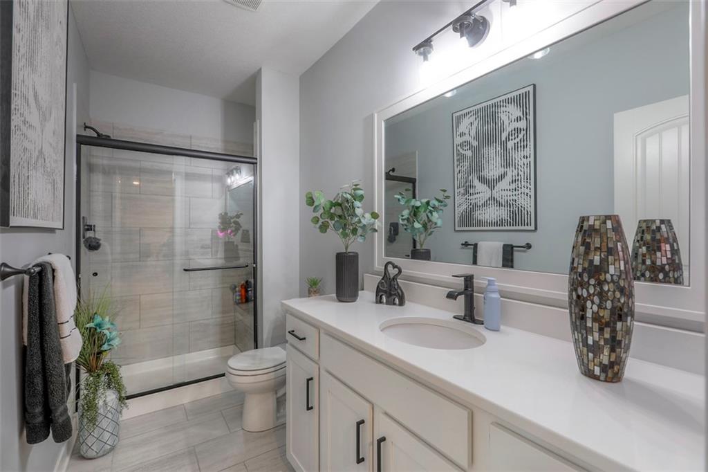 3229 N 109th Place