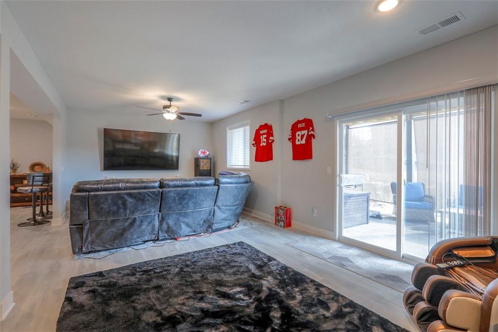 3229 N 109th Place