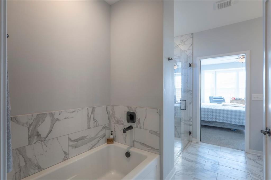 3229 N 109th Place