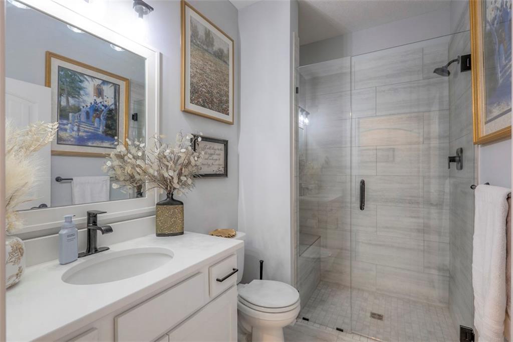 3229 N 109th Place