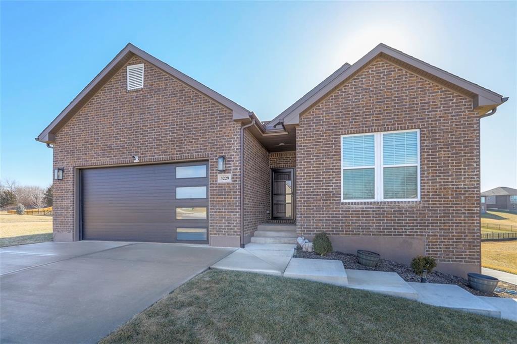 3229 N 109th Place