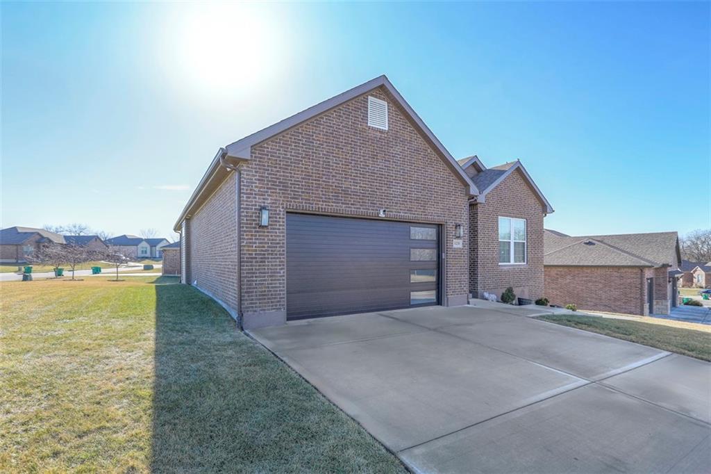 3229 N 109th Place