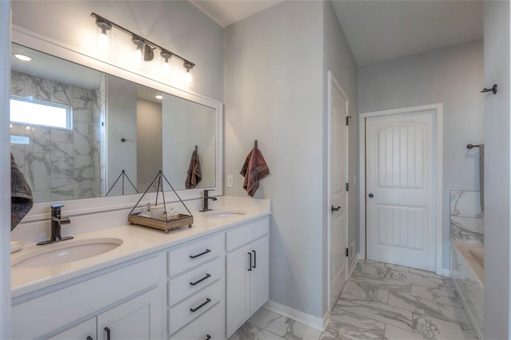 3229 N 109th Place
