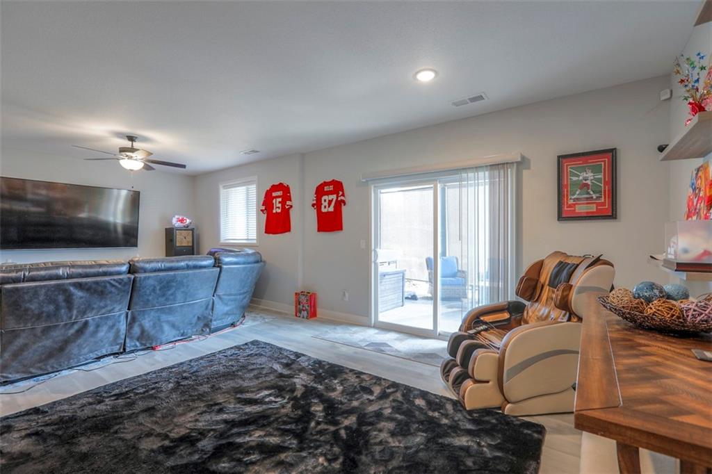 3229 N 109th Place