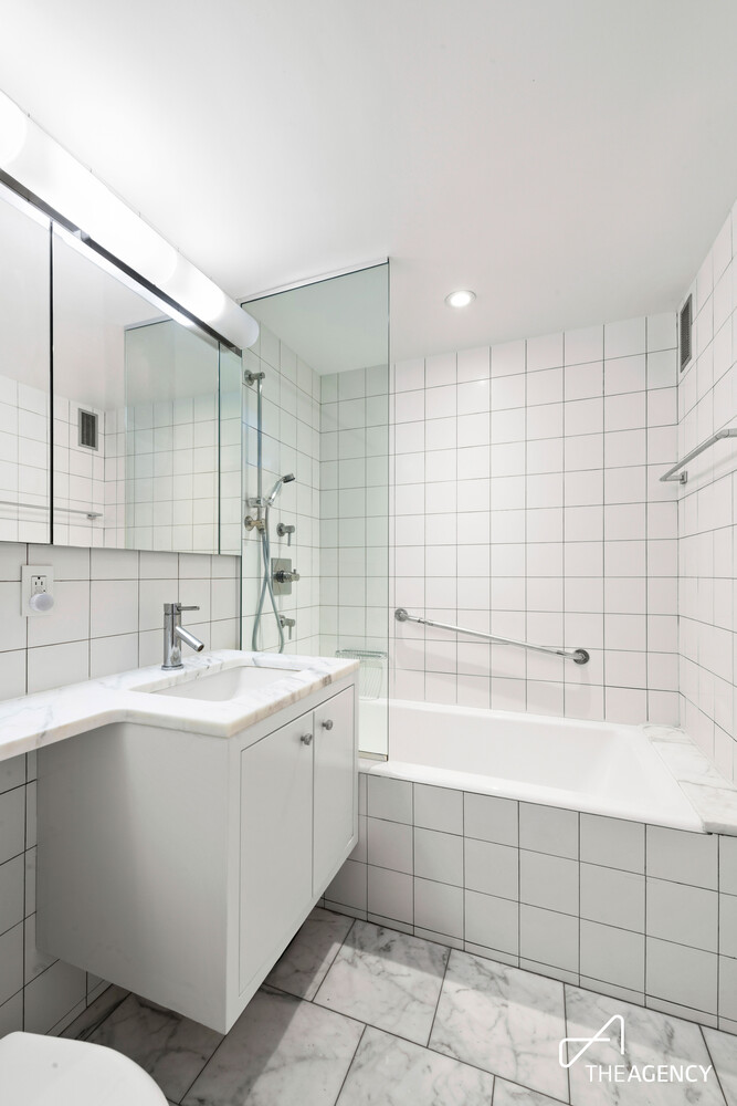 70 E 10TH Street 12S