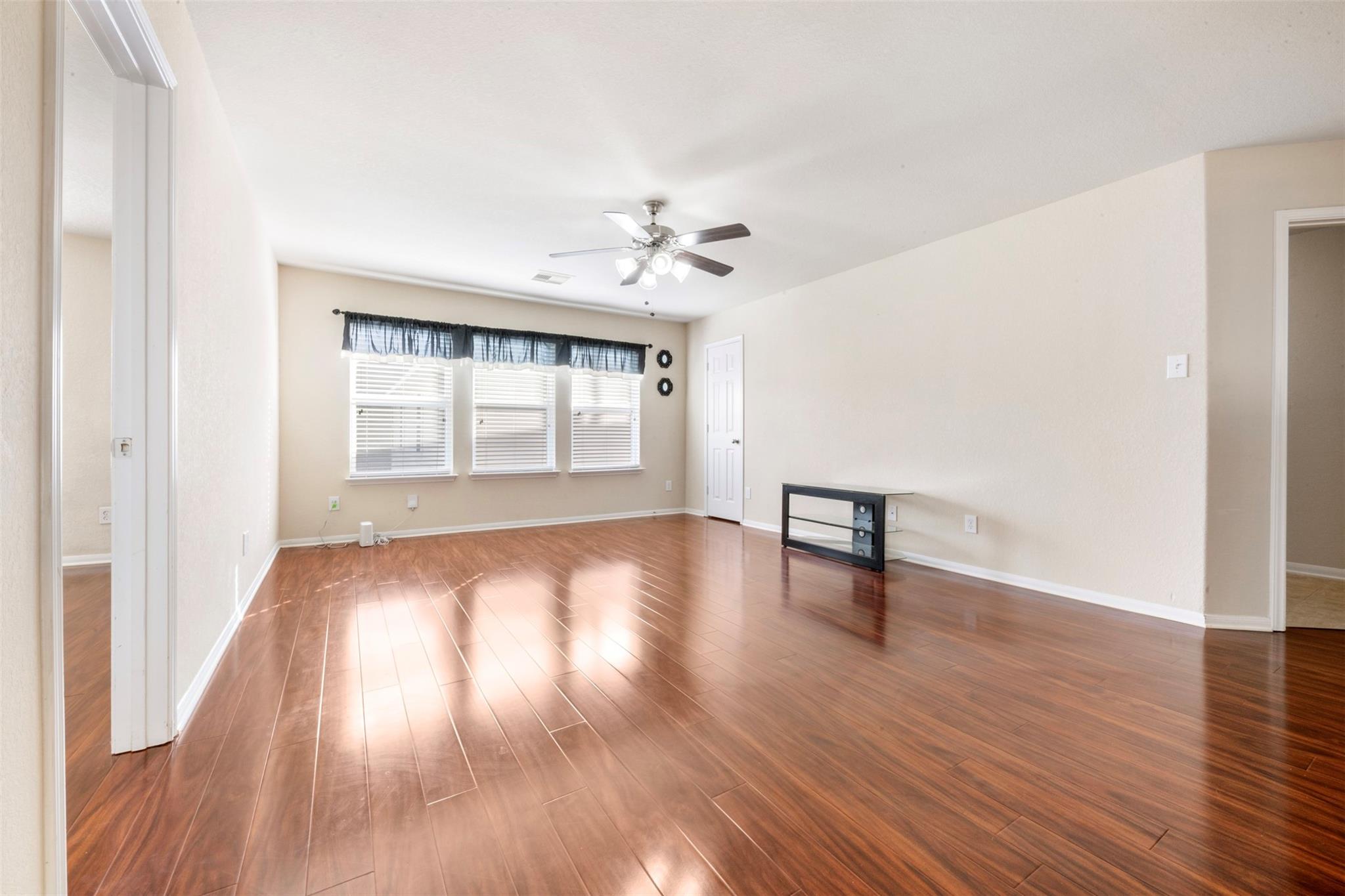 4826 Gingham Check Court