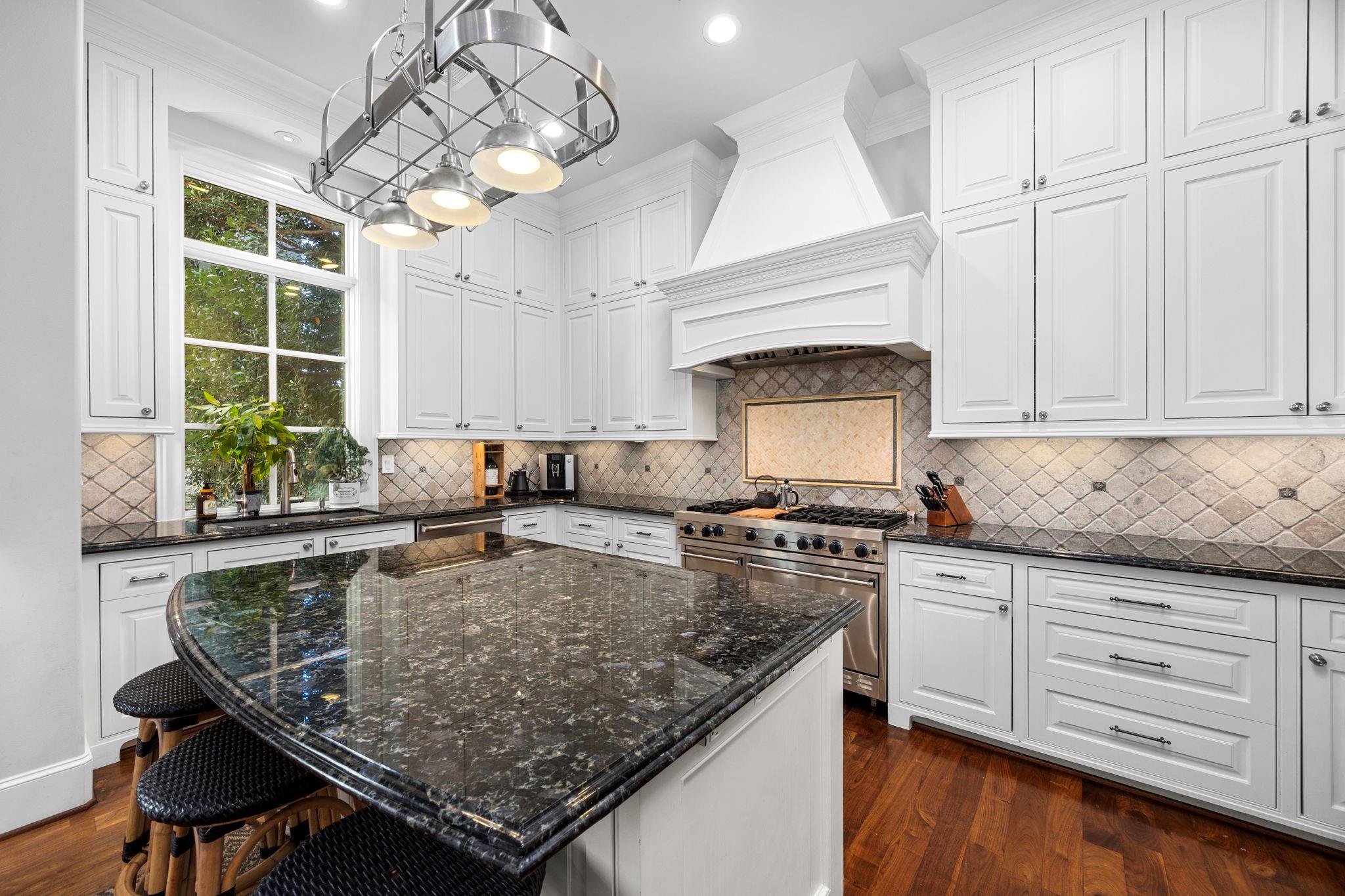 1723 Sunset Boulevard