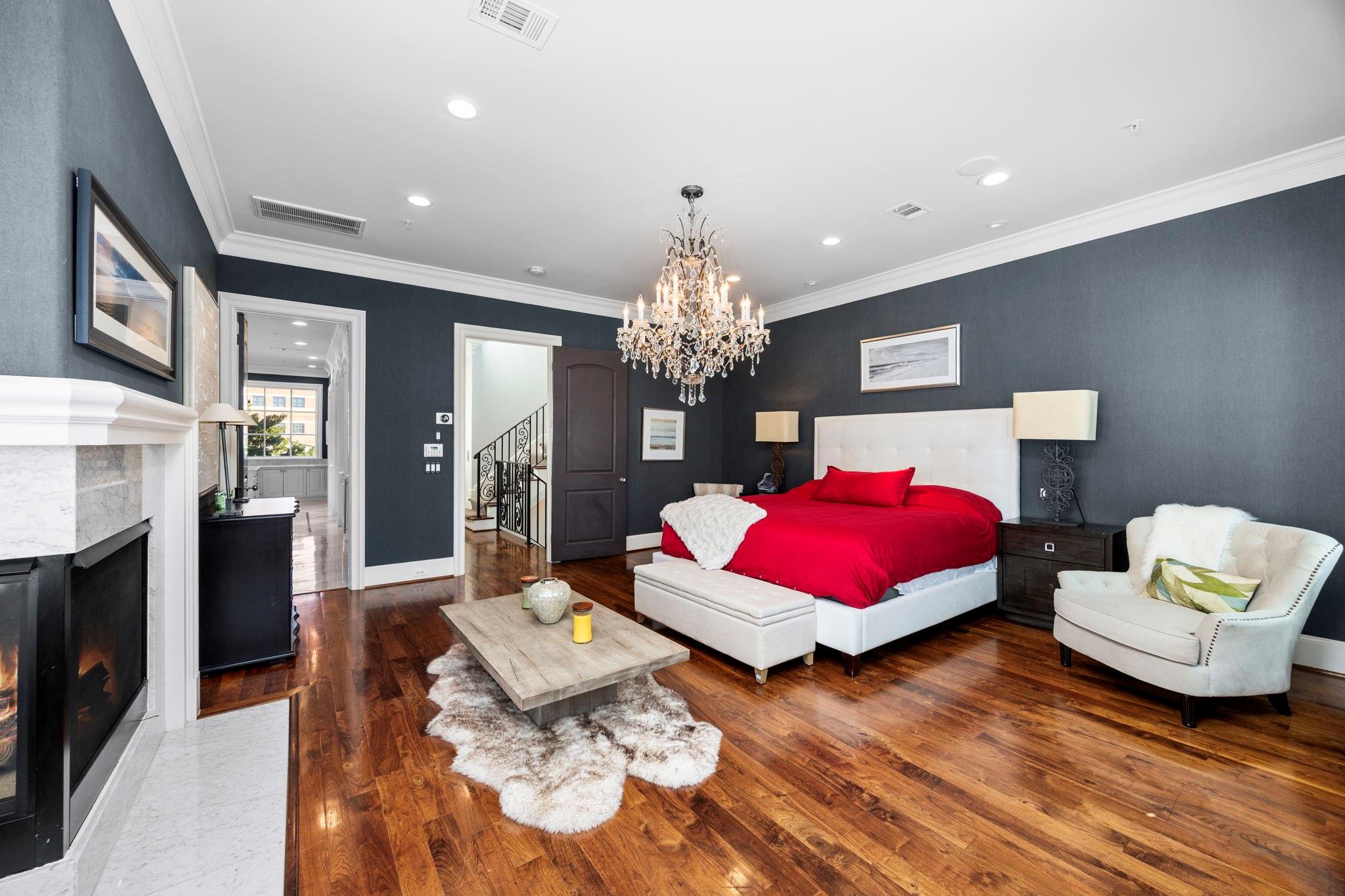 1723 Sunset Boulevard