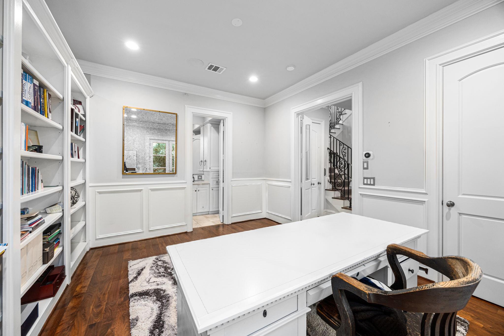 1723 Sunset Boulevard