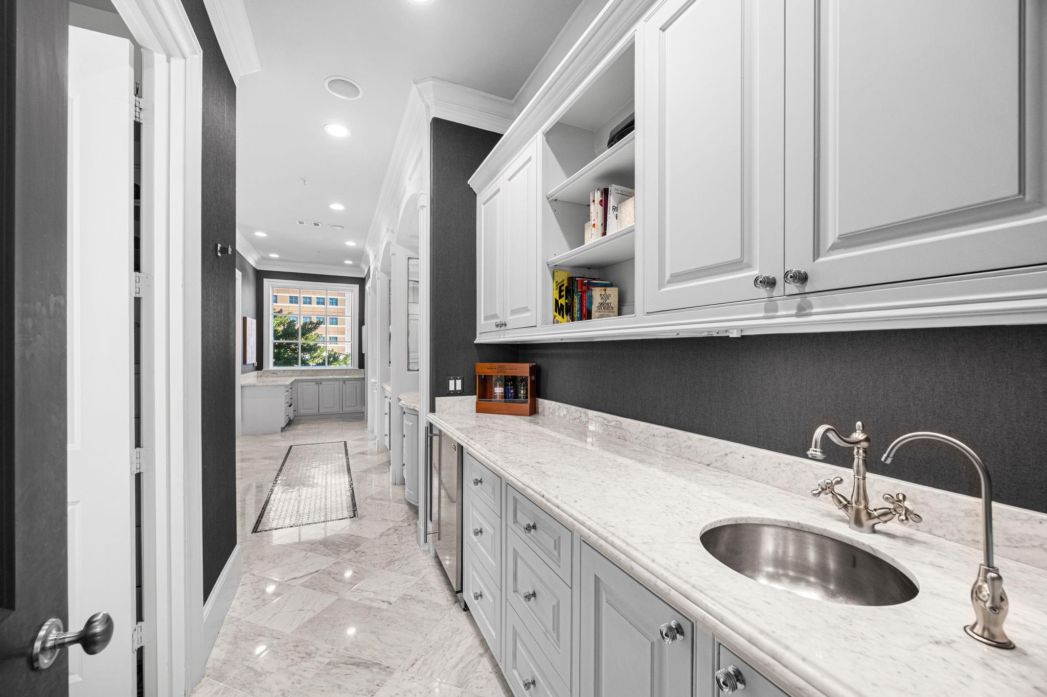 1723 Sunset Boulevard