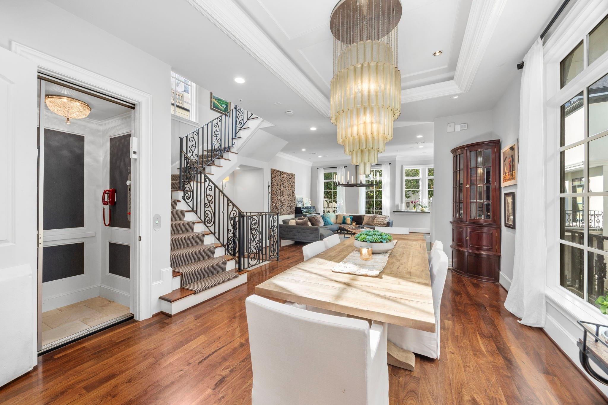 1723 Sunset Boulevard