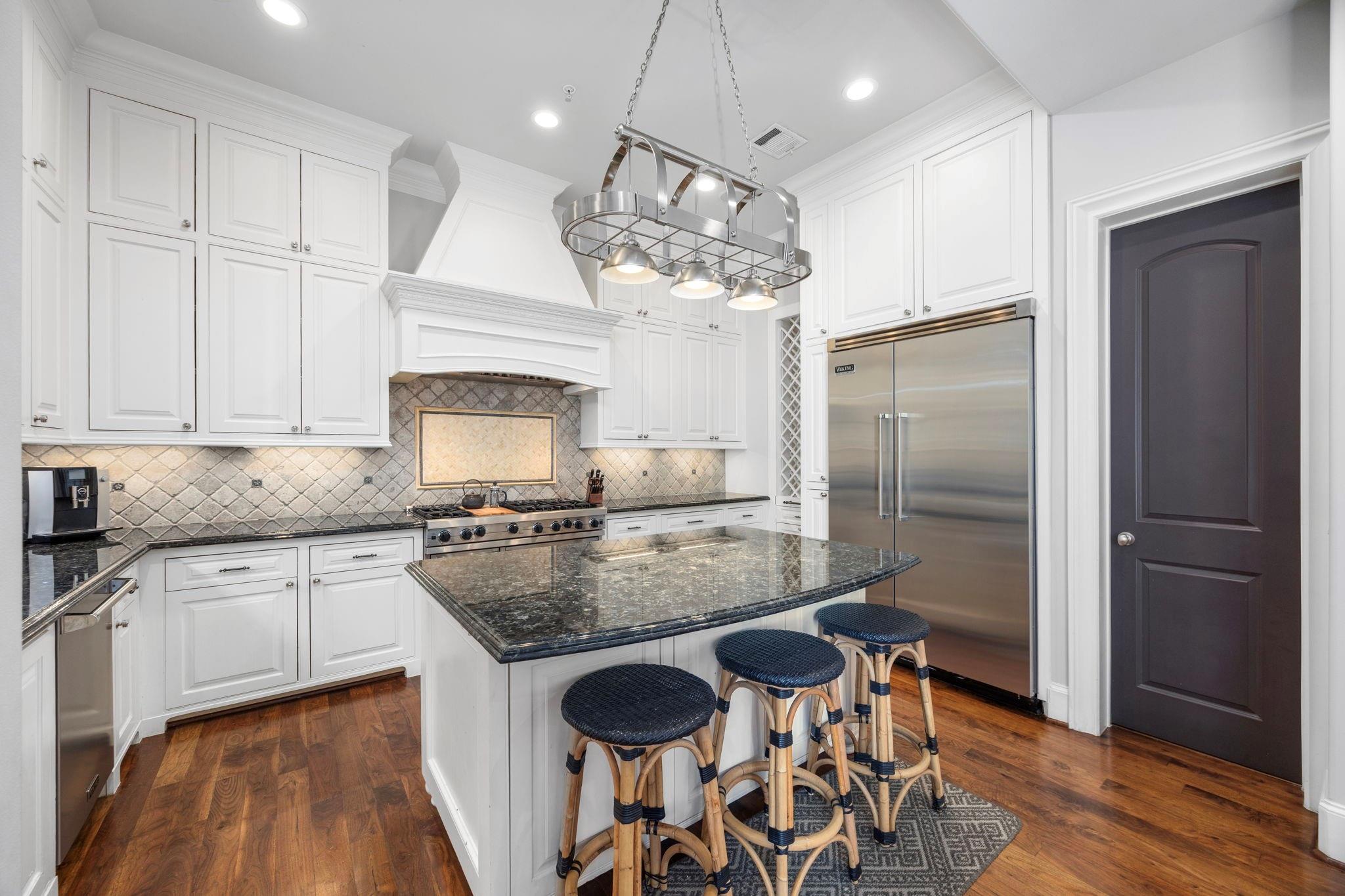 1723 Sunset Boulevard