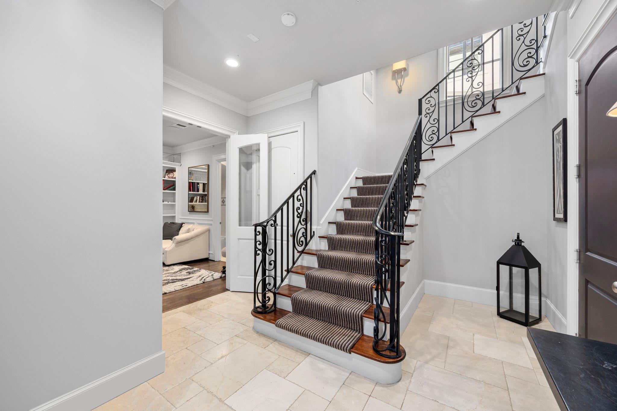 1723 Sunset Boulevard