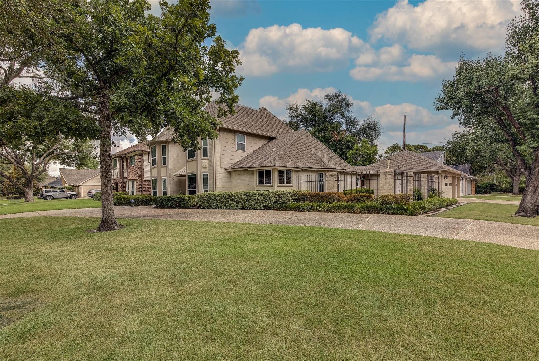 3002 Shadowdale Drive