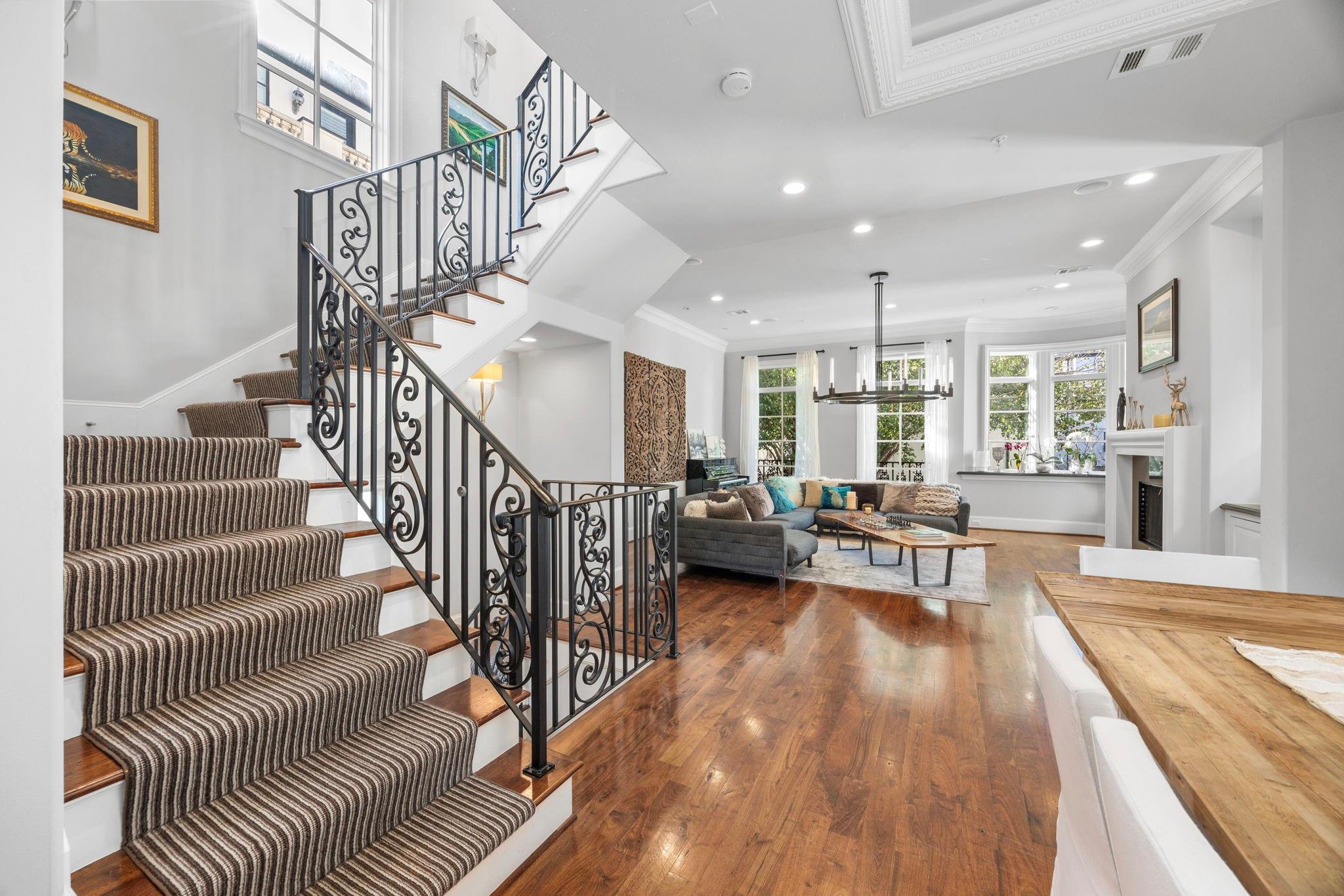 1723 Sunset Boulevard