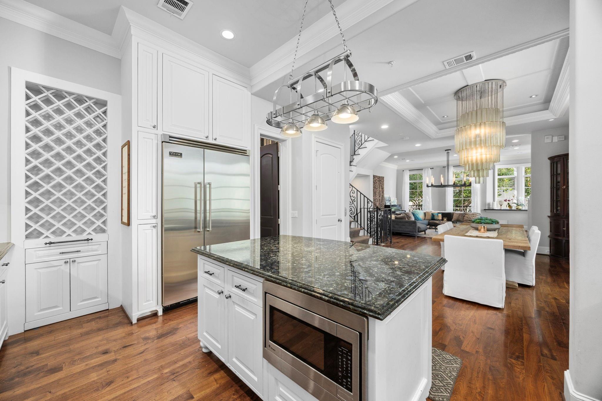 1723 Sunset Boulevard