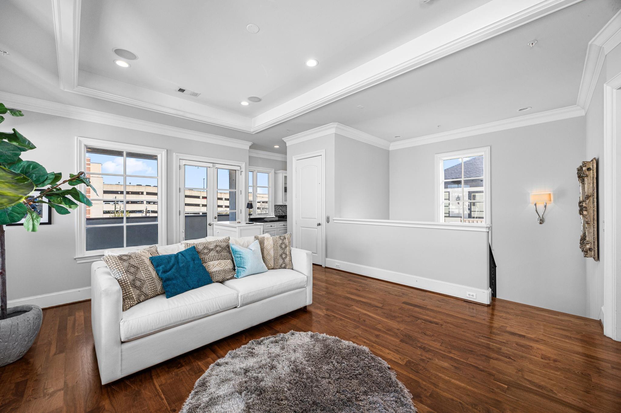 1723 Sunset Boulevard