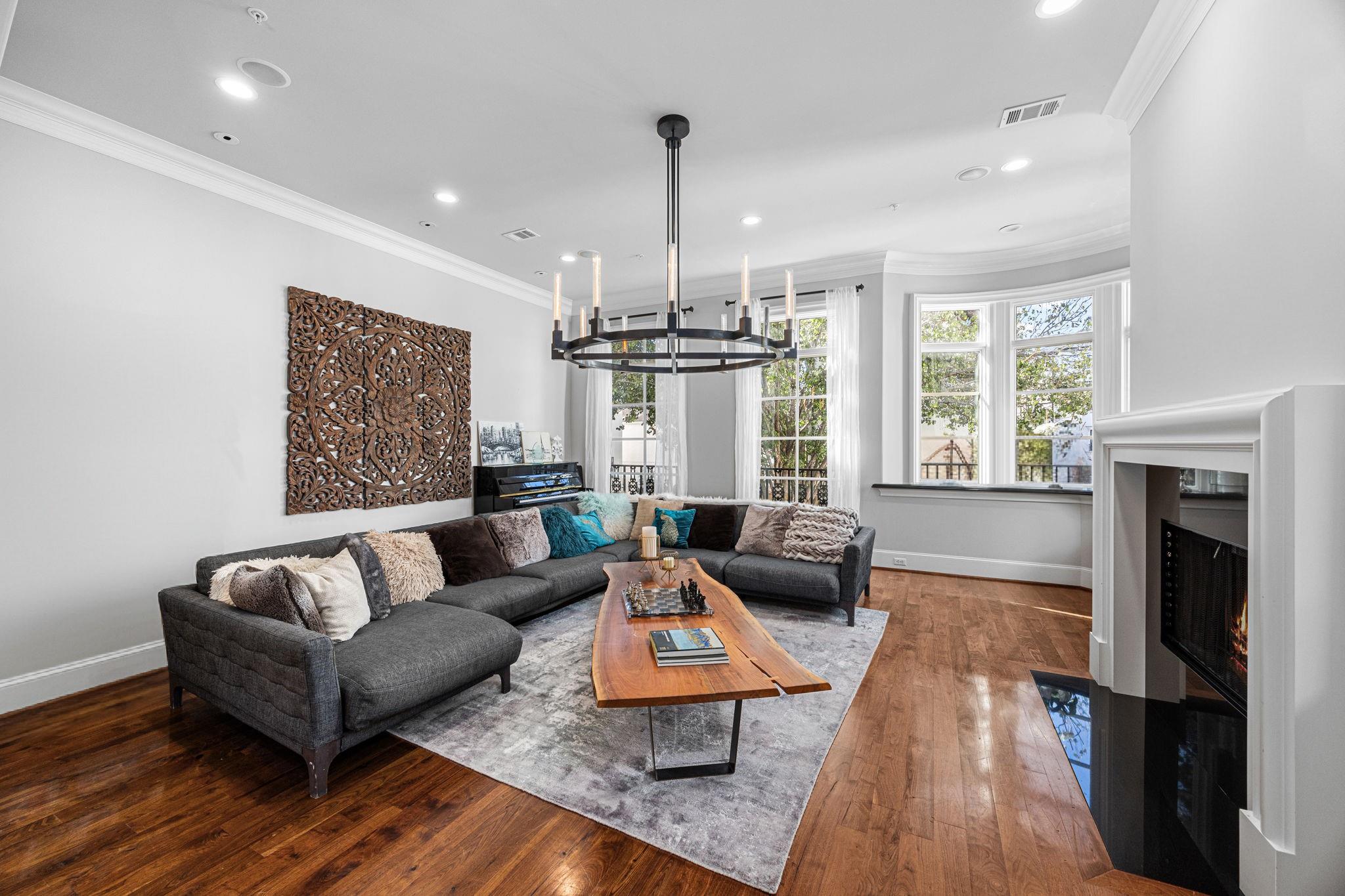 1723 Sunset Boulevard